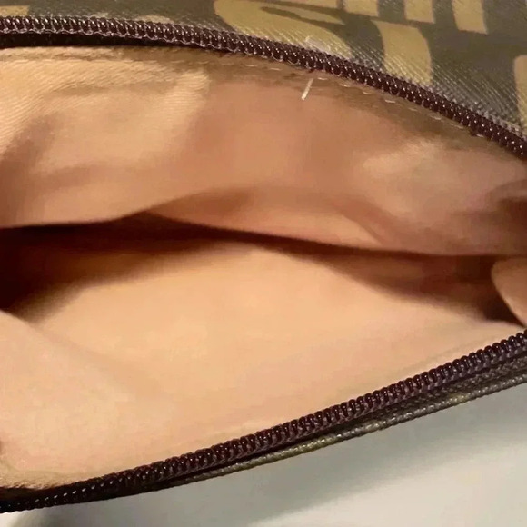 Sisley Baguette all over print leather crossbody day  2 nite shoulder sling bag - Picture 3 of 3